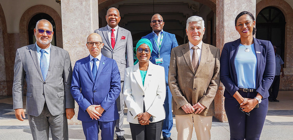 Imagem 1 - Grupo em frente à Estação Central de Maputo