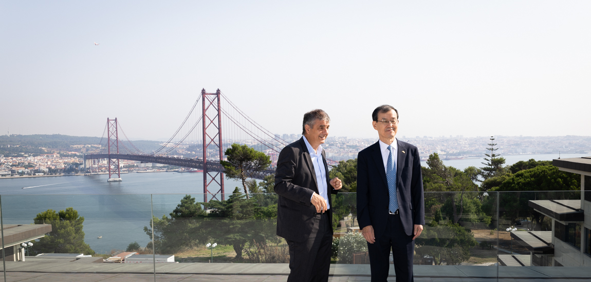 Carlos Fernandes, vice-presidente da Infraestruturas de Portugal com membro da Delegação sul-coreana