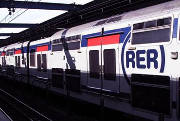 RER B SUBURBANO de Paris - França Foto 1