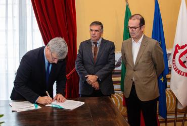 Imagem IP - assinatura contrato para a construção da nova Ponte da Ribeira Grande na EN245, em Fronteira