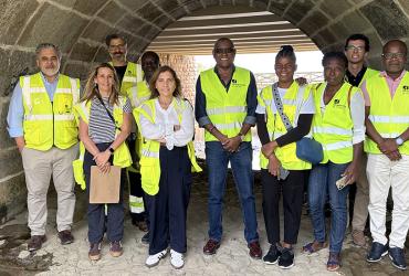 Foto 1: Grupo sob viaduto